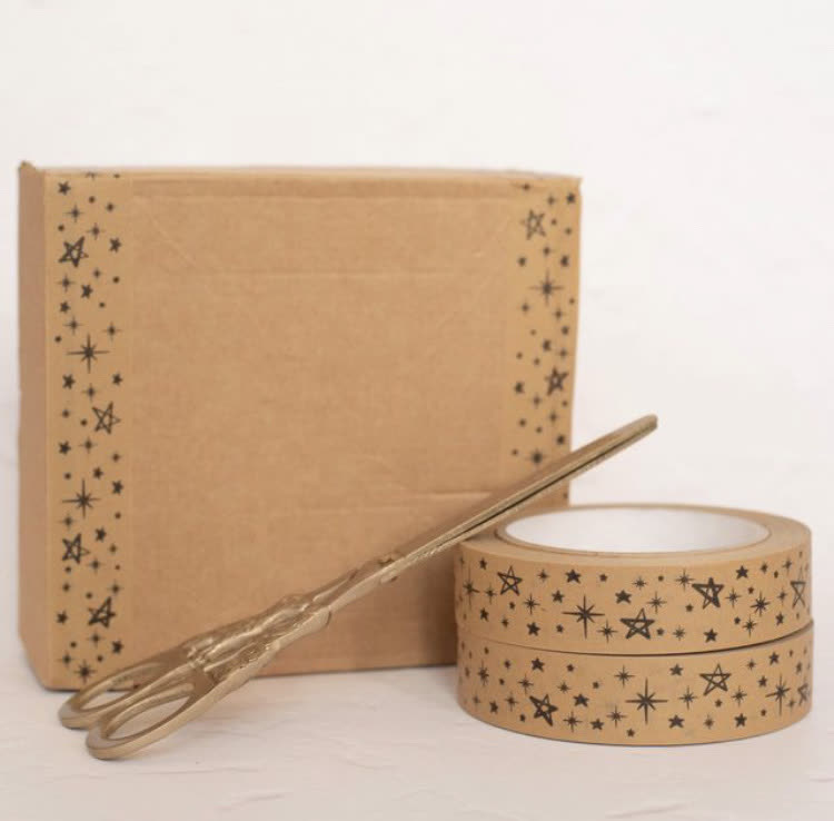 Star pattern tape sealing a kraft box
